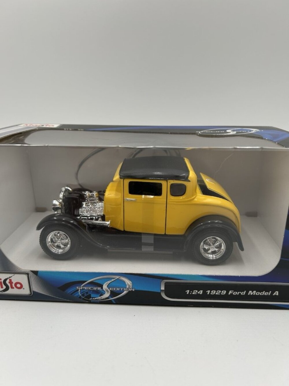 Maisto 1:24 Model 1929 Ford Model  A Original Box Yellow New